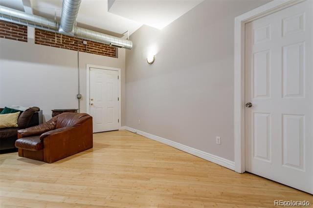 Building Photo - 71 Galapago St