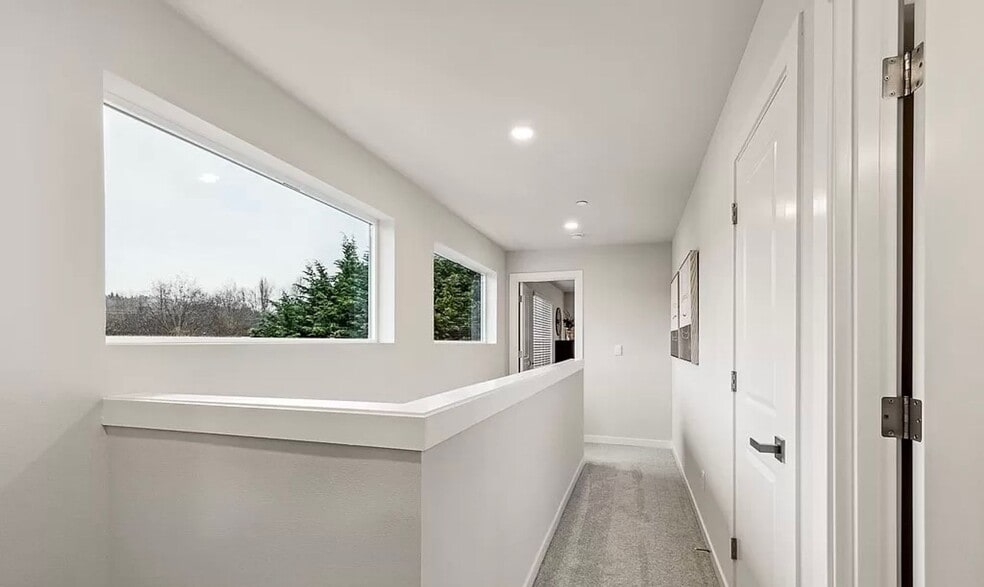 Building Photo - Brand New Townhome in Bothell