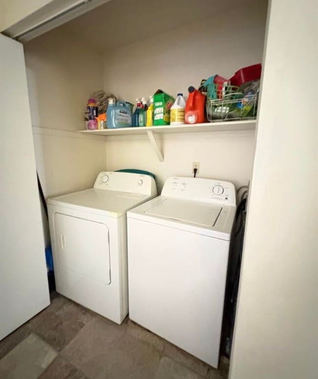 Building Photo - Spacious Townhouse in Blacksburg, VA.