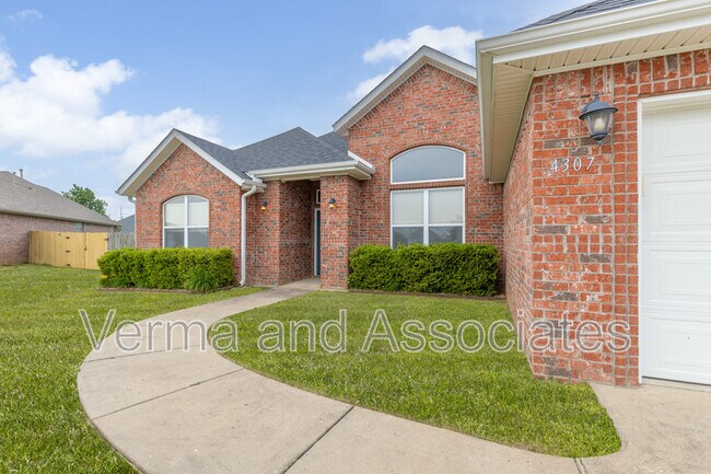 Building Photo - 4307 SW Fieldstone Blvd
