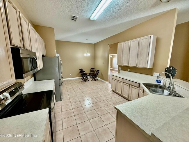 Building Photo - 708 Sharon Ct