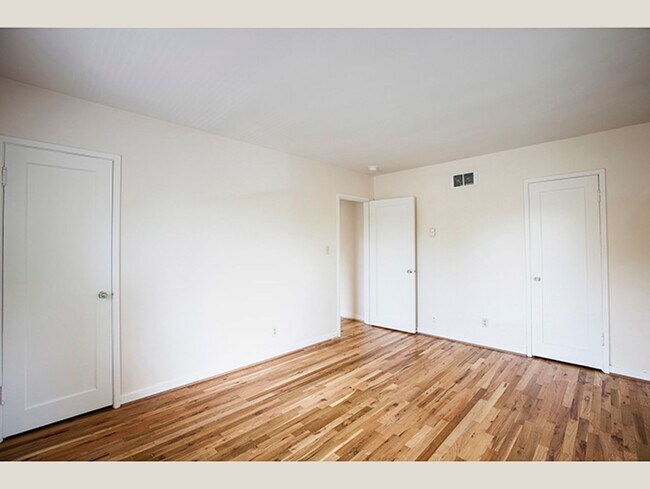 Building Photo - Stylish Mid-Century Retreat, Park Like Set...