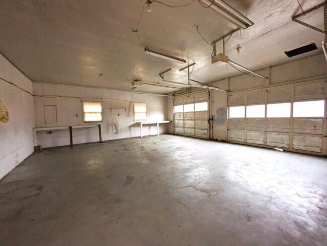 Building Photo - 717 Broad St