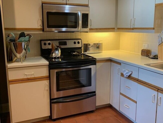 Building Photo - 101 Shearwater Ct E