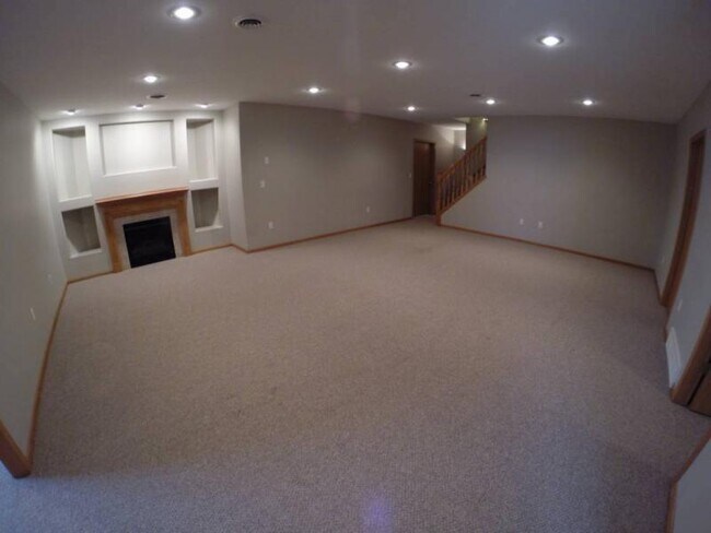 Building Photo - 808 Medary Ave S