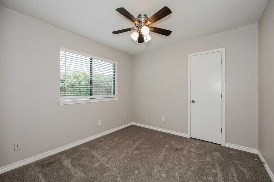 Building Photo - 522 Chancellorsville Dr
