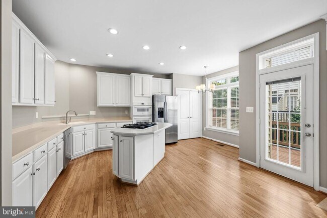 Building Photo - 2821 Laura Gae Cir