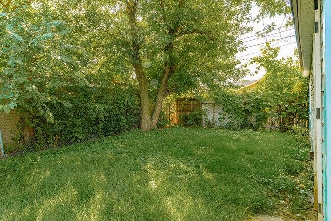 Building Photo - 3227 Nelson Ave