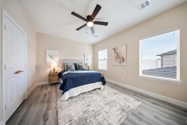 Building Photo - 2015 Olivos St