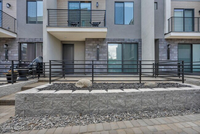 Building Photo - 150 Rissone Ln