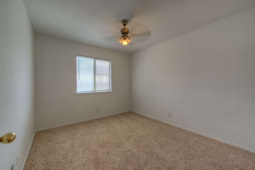 Building Photo - 8433 Alum Rock Dr