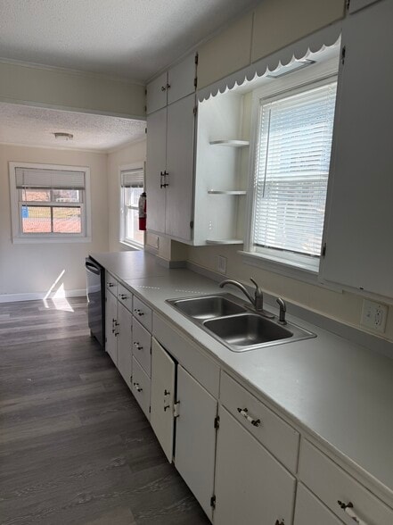 Building Photo - 823 Craite Ave