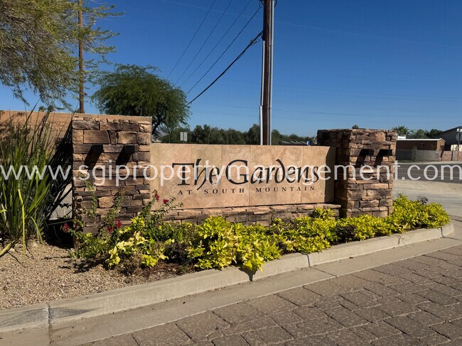 Building Photo - 3841 E Minton St