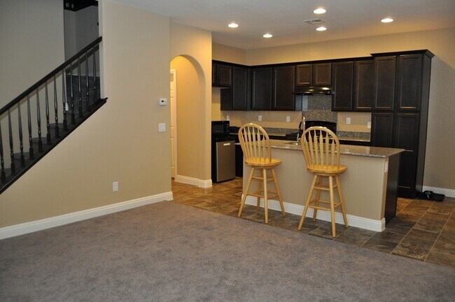 Building Photo - Fabulous 3 bedroom home in gated community!