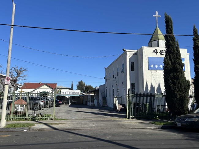 Building Photo - 1230 S Hobart Blvd