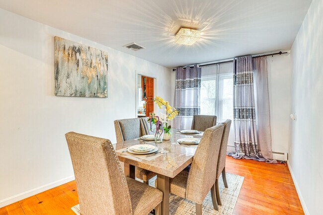 Building Photo - 2851 Debra Way