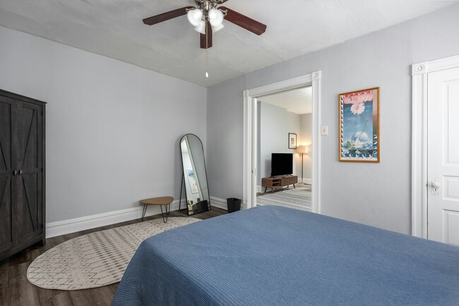 Building Photo - 4055-4057 Hartford Street, Unit 4057