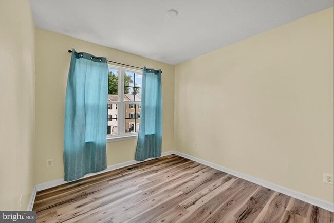Building Photo - 713 English Ivy Way