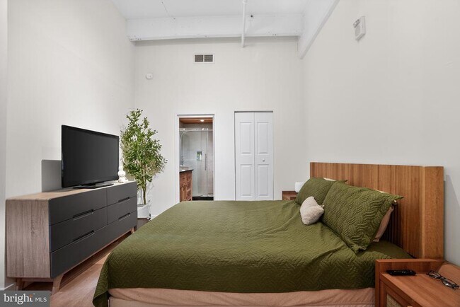 Building Photo - 1238 Callowhill St