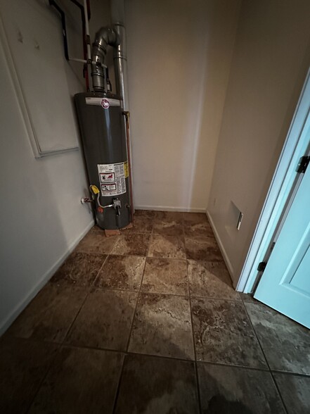 Laundry room - 2595 Thackery Rd