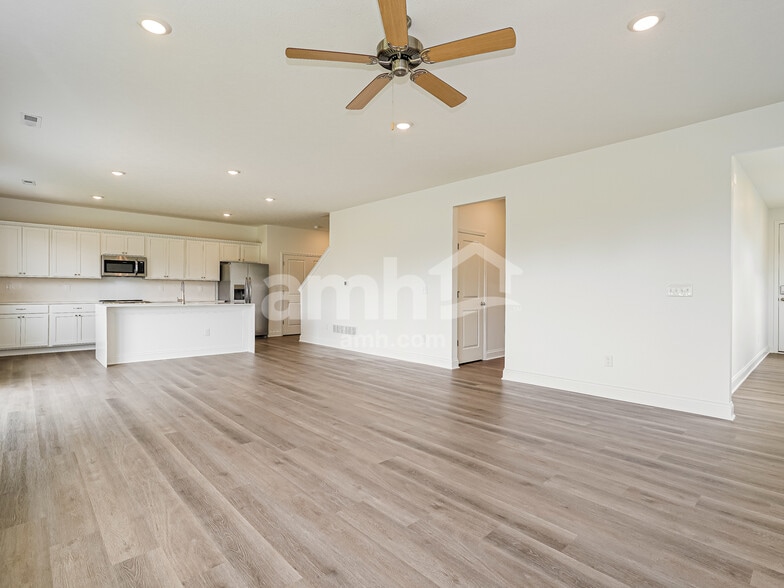 Building Photo - 9065 Lucy Dr