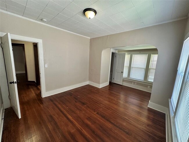Building Photo - 746 S Jenkins Ave