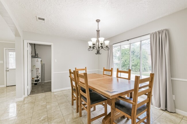 Building Photo - 623 E Cypresswood Dr