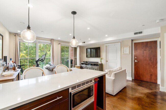 Building Photo - 64-66-66 Salem St