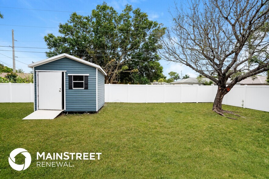 Building Photo - 126 SE 7th St