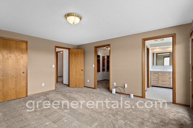 Building Photo - 2BR 2BA Olympia Condo with Spectacular Views