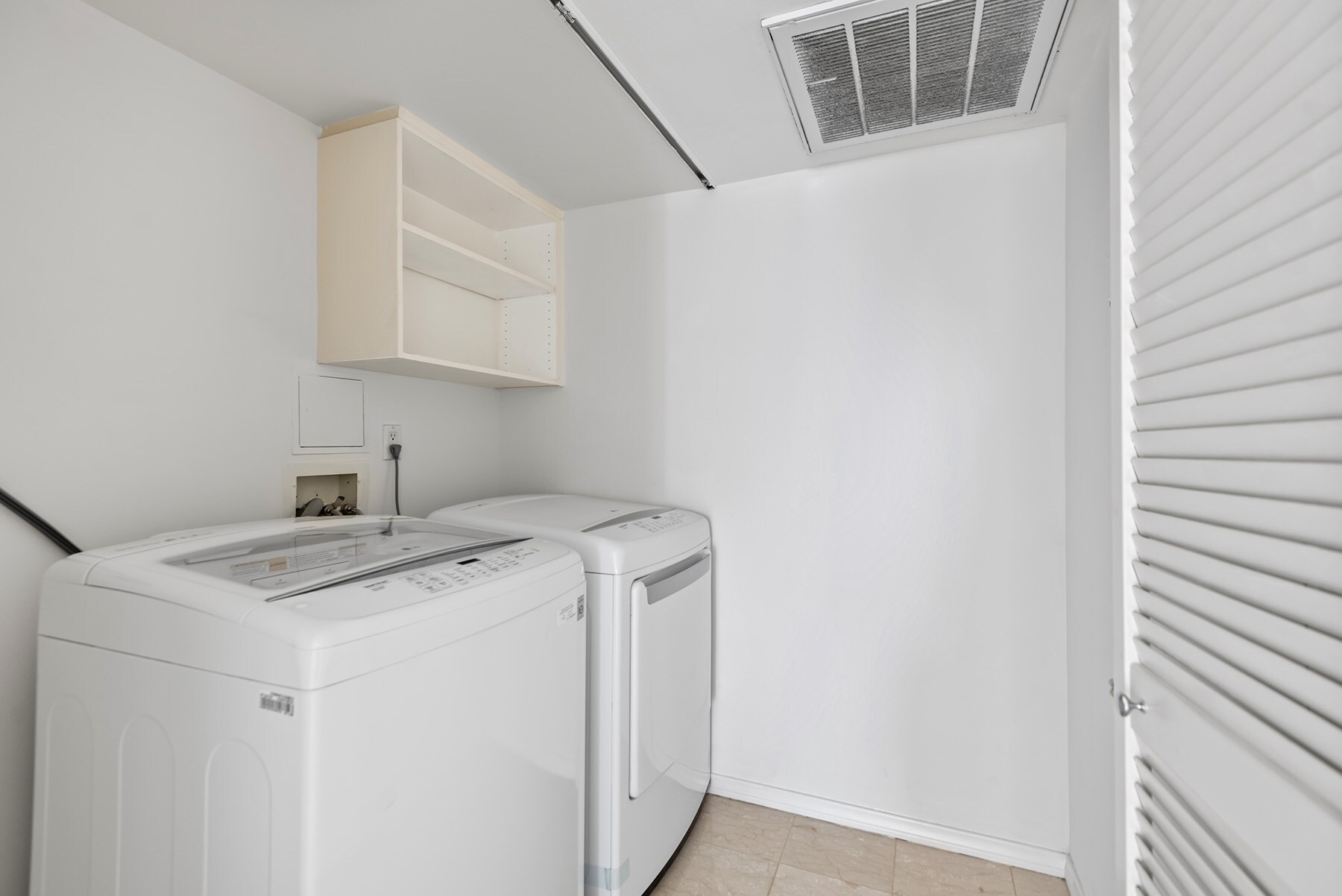 Building Photo - 13600 MARINA POINTE Dr