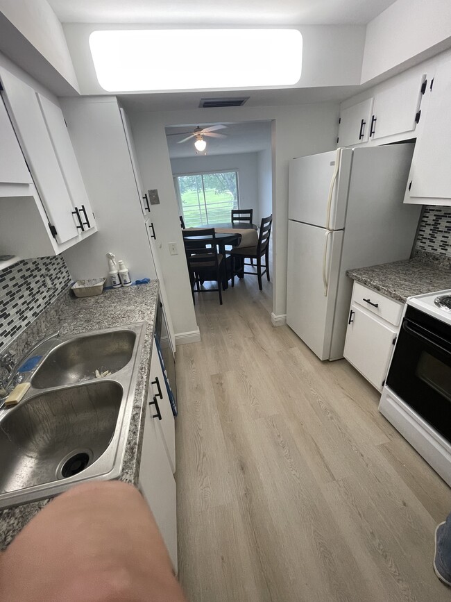 Building Photo - 2441 SW 82nd Ave