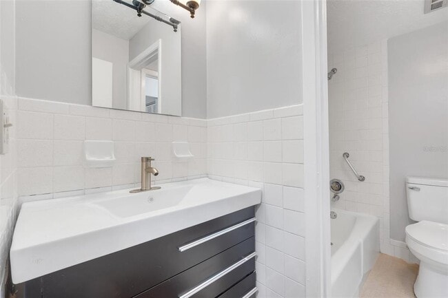 Building Photo - 4212 Lake Underhill Rd