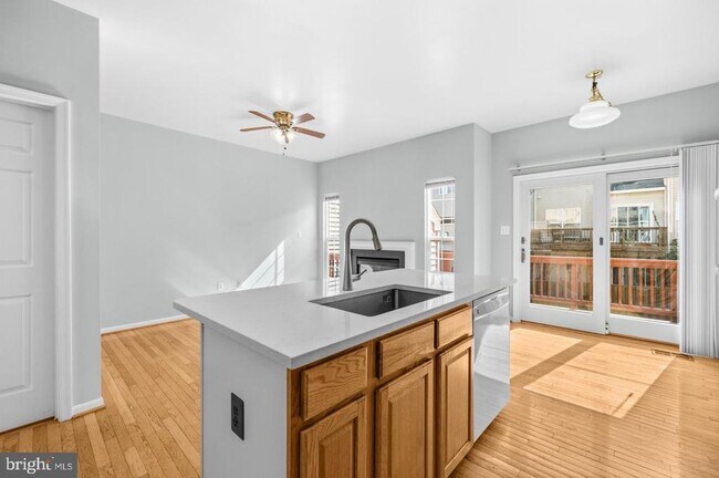 Building Photo - 6687 Roderick Loop