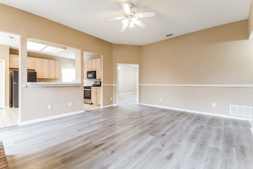 Building Photo - 2085 Cameo Dr