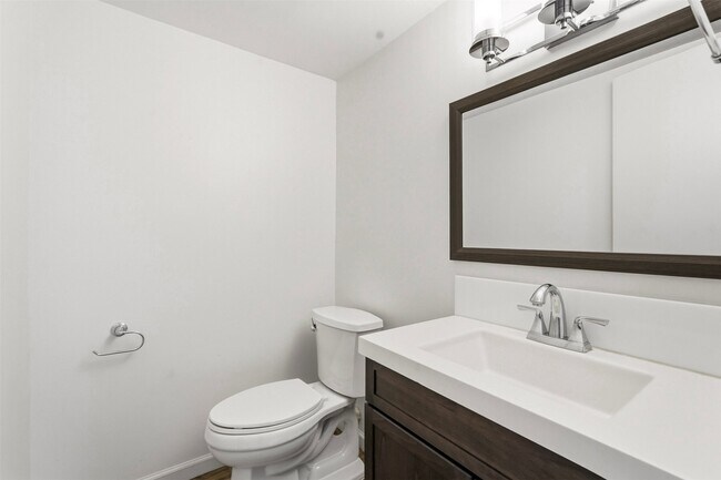 Building Photo - 450 N Post Oak Ln