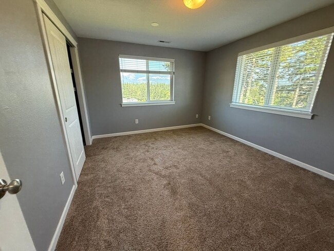 Building Photo - 3 Bedroom House For Rent In Cascade Locks