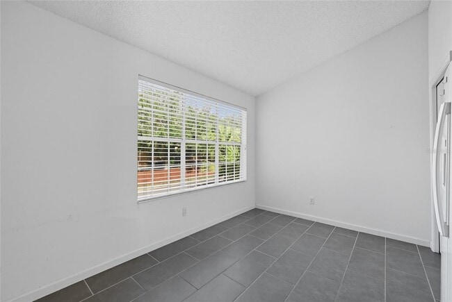 Building Photo - 6029 Lake Pointe Dr