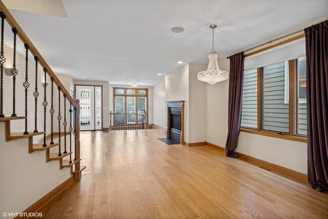 Building Photo - 1631 W Wolfram St