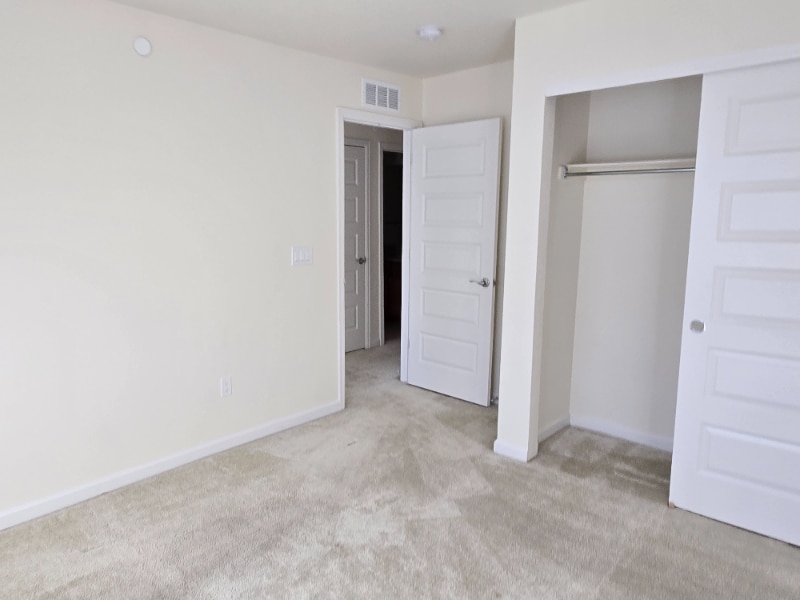 Building Photo - 1551 Spring Water Pt