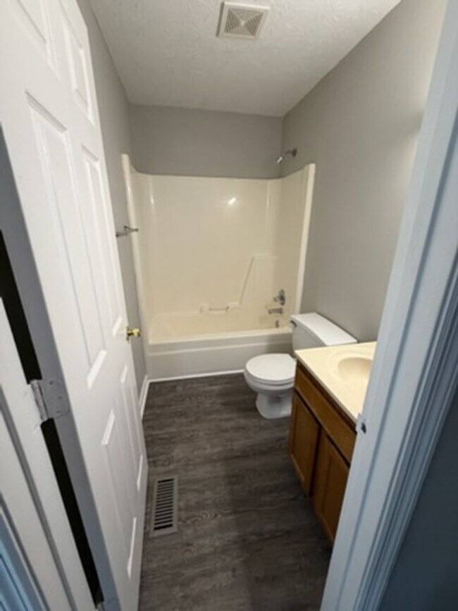 Building Photo - 175 S Killarney Ln