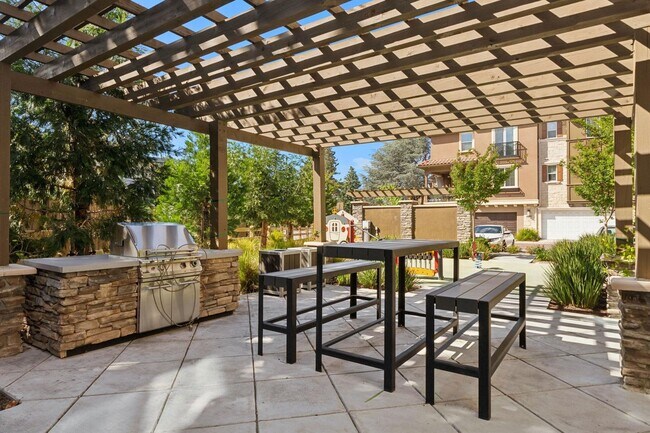 Building Photo - Modern 2021 Townhome | 3BD | EV Charger | Near Google & Downtown Mountain View