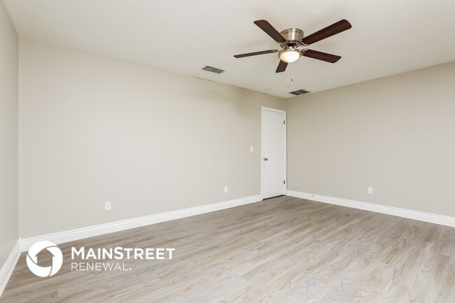 Building Photo - 1580 Banks St