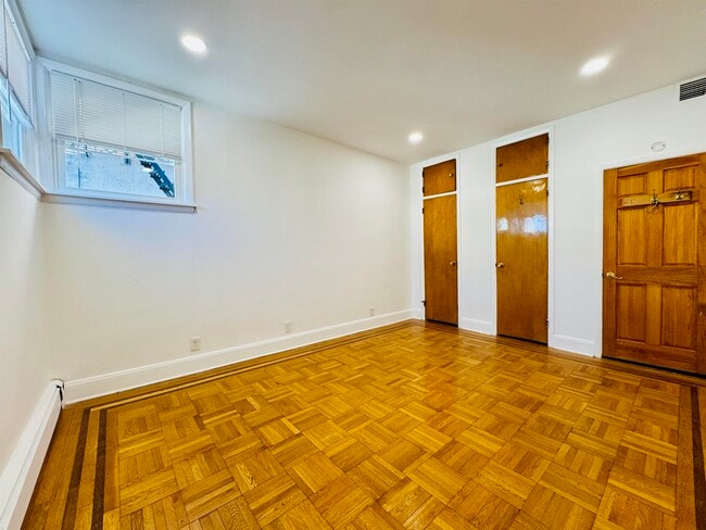 Building Photo - 69 W 39th St