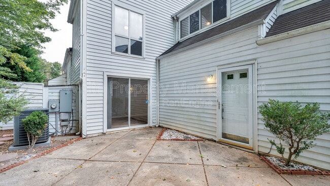 Building Photo - 6927 Stonington Ln