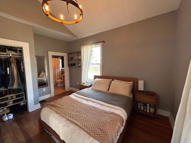 Building Photo - West AVL - Beautifully Renovated Bungalow