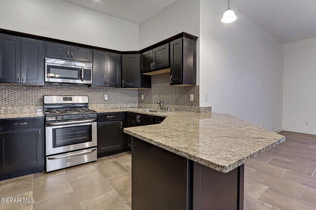 Building Photo - 308 S Manzanita Dr