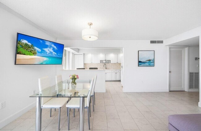 Building Photo - 3009 S Ocean Blvd