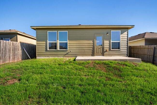 Building Photo - Glowing 3 Bedroom, 2 Bath Home Near Walter...