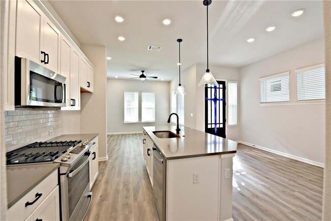 Building Photo - 13602 Defiance Pass